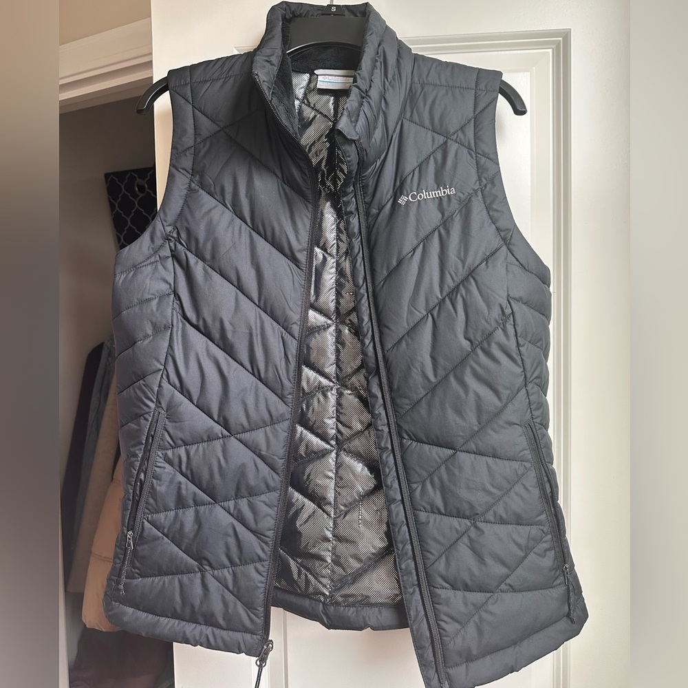 Columbia Women's Black Quilted Insulated Vest